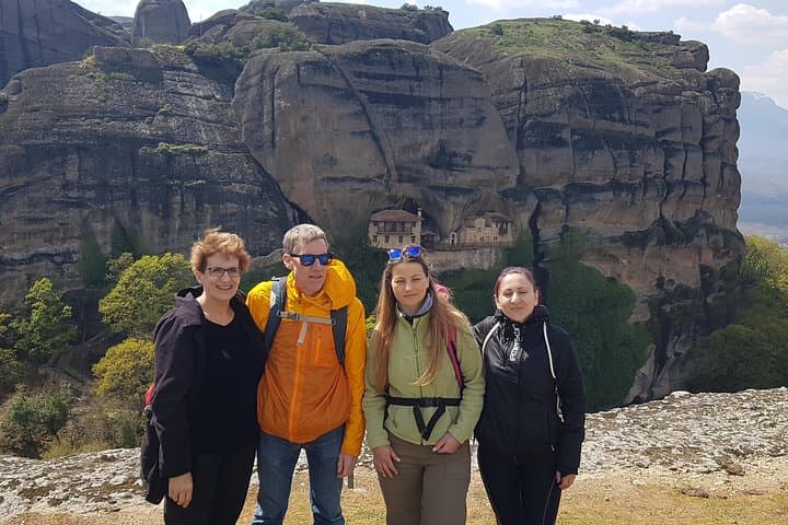 Easy Family-Friendly Hike Through Meteora's Ancient Paths photo 6
