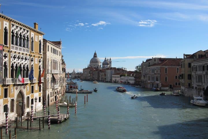 Venice Grand Canal Panoramic Motorboat Tour — 1-Hour Small-Group Experience photo 4