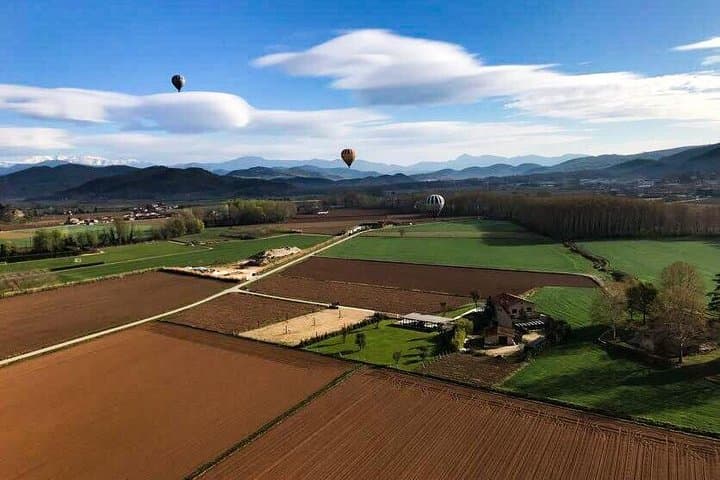 Hot Air Balloon over La Garrotxa: Volcano Views & Breakfast from Olot photo 4