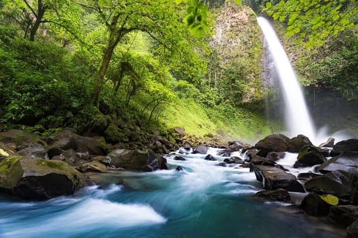 One-Day Arenal Combo: La Fortuna Waterfall, Treetop Suspension Bridges & Hot Springs photo 2