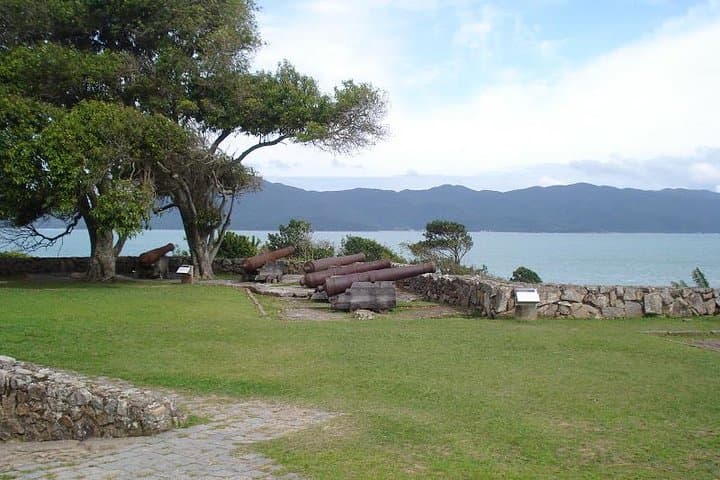 Floripa Total: Hercílio Luz to Jurerê — Island City Tour with Shrimp Sequence Lunch photo 4