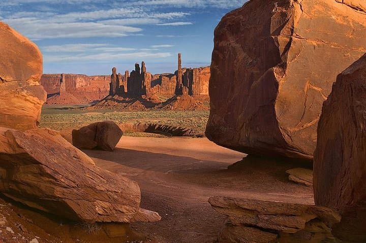 Monument Valley Deluxe Tour: Explore Navajo Tribal Park’s Iconic Monuments and Hidden Backcountry photo 4