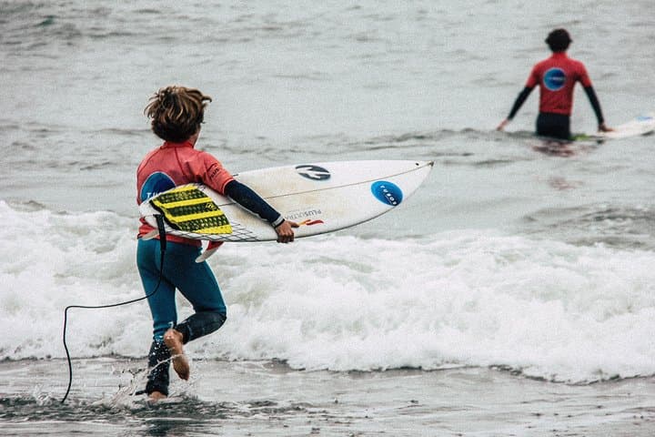 4-Session Surf Lessons on Lima's Costa Verde — Progressive Coaching & Video Analysis