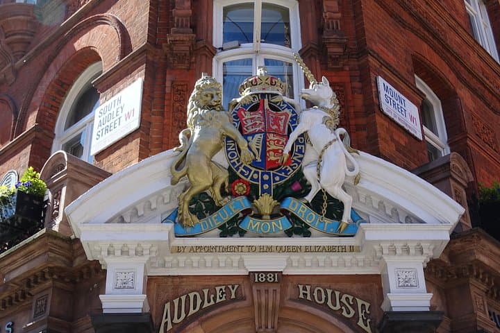 Strolling Mayfair: Private Aristocratic Walking Tour in London photo 2