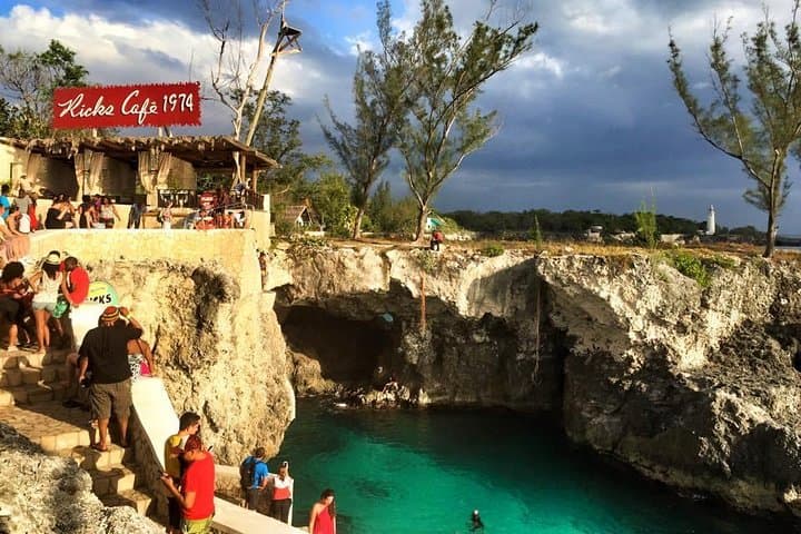Blue Hole Mineral Spring and Rick's Cafe Tour — Negril Day Trip photo 3