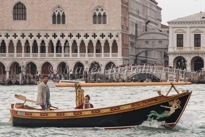 Sunset Prosecco Boat Tour in Venice — Twilight Views of St. Mark's Basin