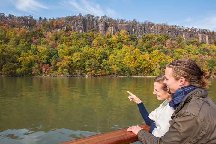 NYC Fall Foliage Sail: Hudson River Views & Palisades Cliffs photo 5