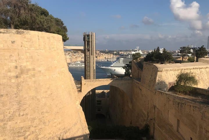 Private Full-Day Malta Tour: Valletta, Dingli Cliffs & Filfla photo 2