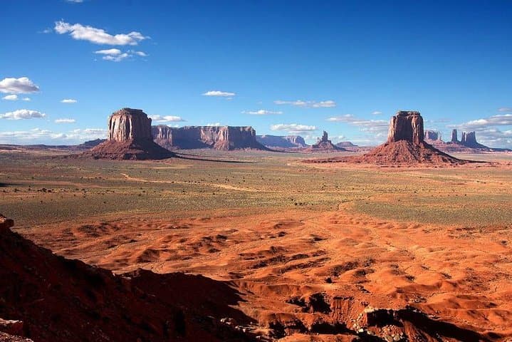 Monument Valley Deluxe Tour: Explore Navajo Tribal Park’s Iconic Monuments and Hidden Backcountry photo 3