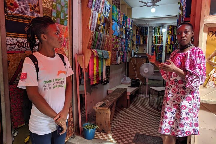 Explore Abidjan’s Plateau: Alternative City Walking Tour with Local Artisans photo 5