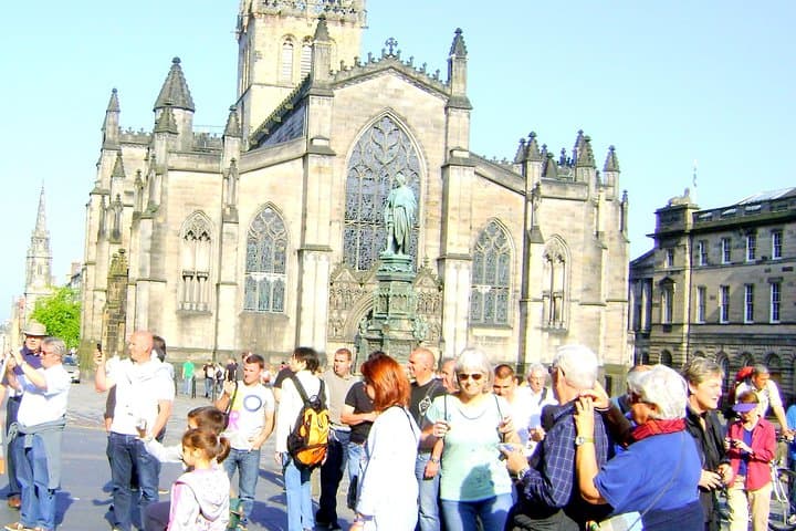 Royal Mile Walking Tour — Explore Edinburgh Old Town with a Local Guide photo 2