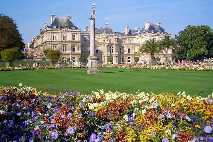 Explore Paris' Luxembourg Gardens: Guided Small-Group Walking Tour photo 2