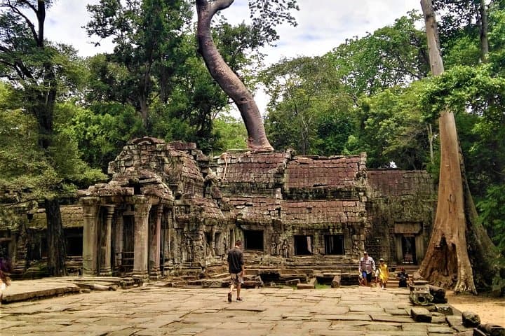 8-day-cambodia-three-cities-phnom-penh-battambang-siem-reap photo 4
