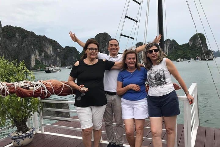 Luxury Ha Long Bay Day Cruise from Hanoi — 6-Hour Tuan Chau Tour photo 3
