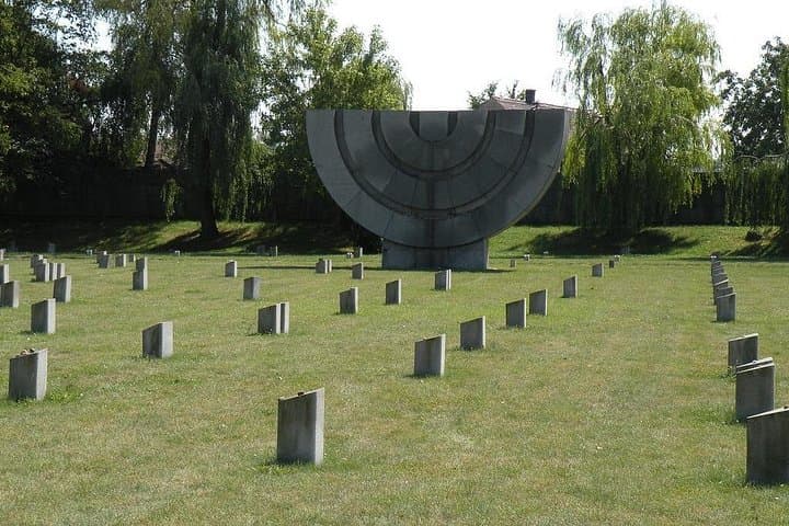 Walking Terezín: Private Guided Tour of Theresienstadt Ghetto with Tereza photo 4