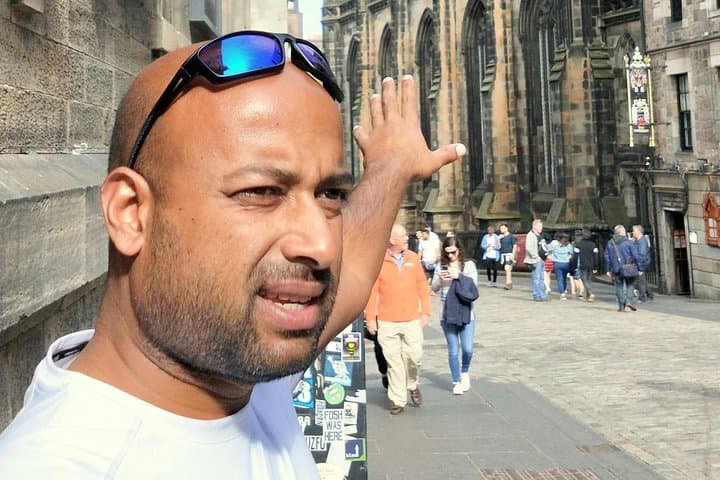Royal Mile Walking Tour — Explore Edinburgh Old Town with a Local Guide