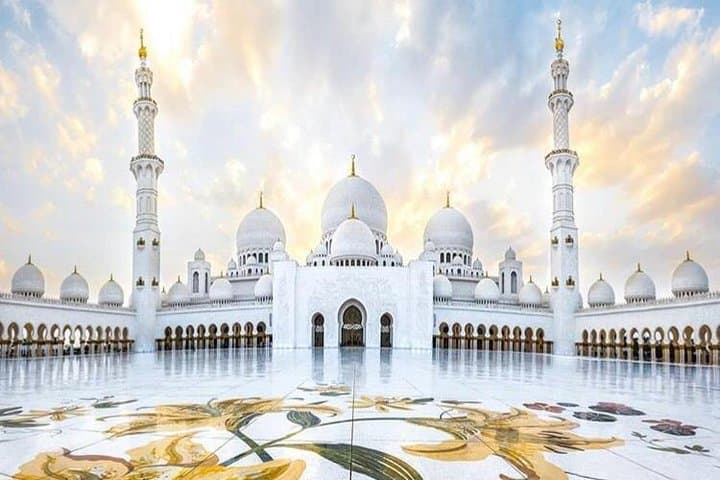 Private Half-Day Tour to Sheikh Zayed Grand Mosque from Dubai