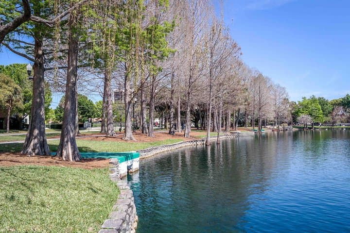 Lake Eola Self-Guided Audio Walk — Orlando's Iconic Loop Explained photo 5