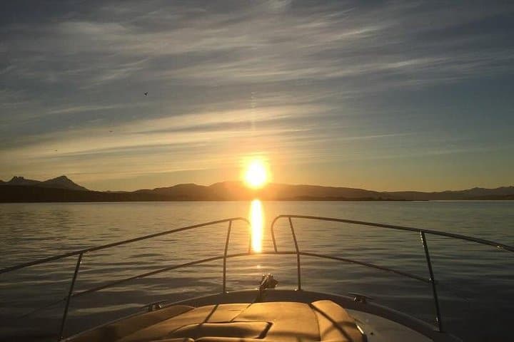 Midnight Sun Luxury Yacht Cruise on the Arctic Queen in Tromsø photo 3