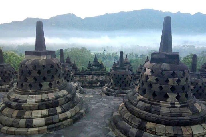 Punthuk Setumbu Sunrise, Borobudur & Merapi Lava Jeep Tour photo 2