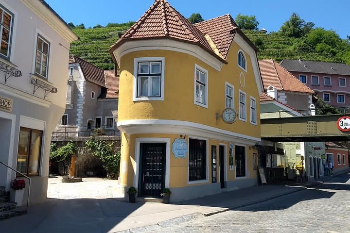 Wachau Valley Hike from Spitz: 3-Hour Beginner-Friendly Walk to Hinterhaus Ruin photo 6