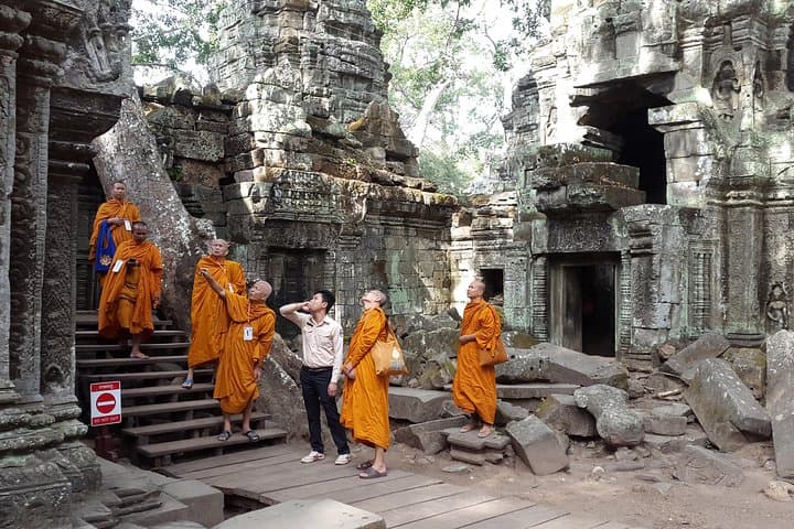 Private One-Day Angkor Temples Tour with Tonle Sap Sunset photo 6