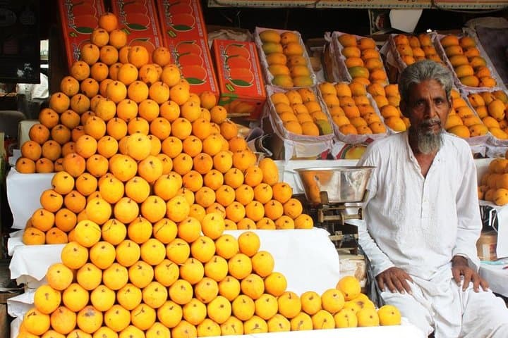 Mumbai Bazaar Trails: Spice Markets, Chor Bazaar Antiques & Null Bazaar Walk photo 3