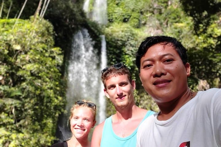 Custom Lombok Private Tour: Beaches, Temples & Markets in One Day