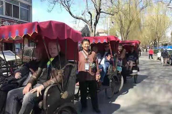 Old Beijing Hutong Layover: Bell & Drum Tower Walking Tour & Panjiayuan Antiques photo 2