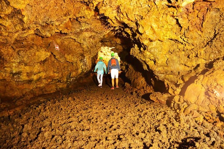 Terceira Geotour: Caves, Craters & Volcanic Pools Half-Day