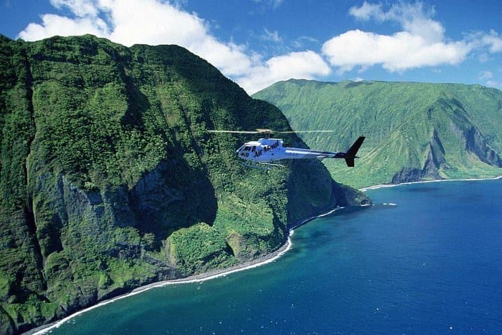 West Maui & Molokaʻi Helicopter Tour with Oceanfront Oceanfront Landing photo 4