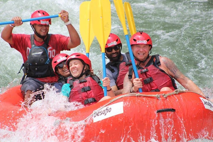 Sarapiquí River Whitewater Rafting from La Fortuna — Class III–IV Adventure photo 5