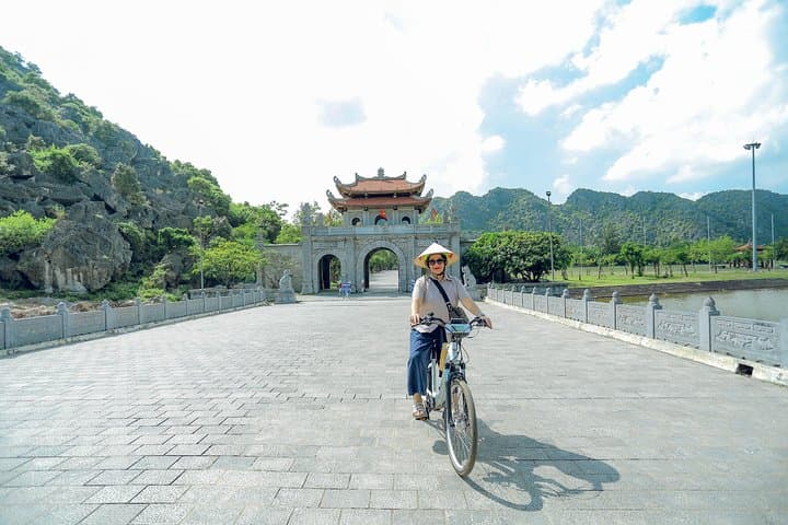 Ninh Binh E-Bike Experience: Ride Tam Coc, Bich Dong & Hoa Lu