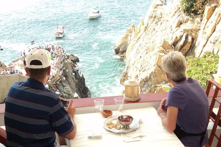 Watch the La Quebrada Cliff Divers: Acapulco Show, Lunch & Market Stops photo 4