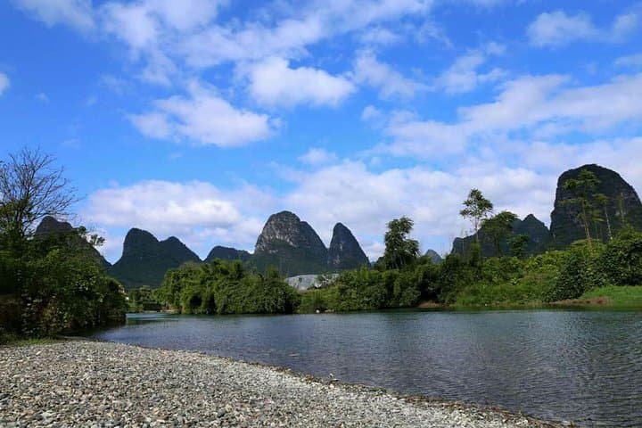 Li River Cruise and Yangshuo Village Day Trip: Private One-Day Tour from Guilin photo 3