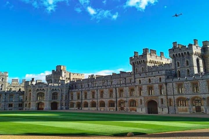 Heathrow to Bath via Windsor Castle — Private Chauffeur Arrival Transfer with Self‑Guided Castle Visit photo 3