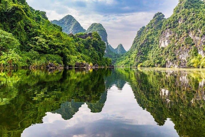Ninh Binh Full-Day: Bai Dinh, Trang An Boat Ride & Mua Cave Viewpoint photo 6