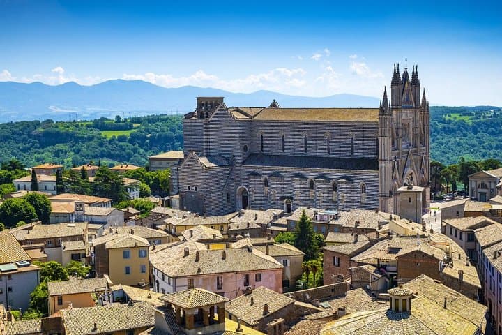 Explore Orvieto: Private Walking Tour of the Duomo and Medieval Streets