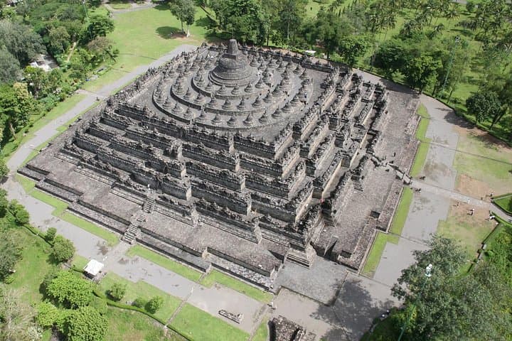 Punthuk Setumbu Sunrise, Borobudur & Merapi Lava Jeep Tour photo 3