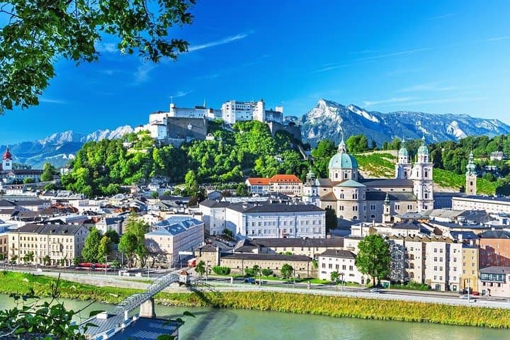 Vienna to Salzburg Private Transfer with 3‑Hour Hallstatt Stop photo 2