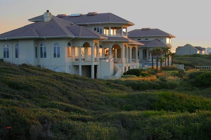 Hamptons Private Day Trip from NYC: Mansions, Beaches & Vineyard Tastings photo 2