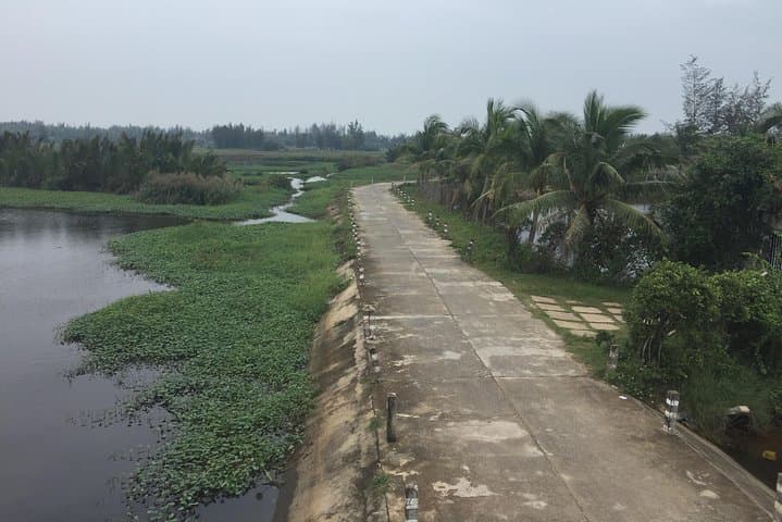 Half-Day Marble Mountains and Hoi An Walking & Cycling Tour photo 4