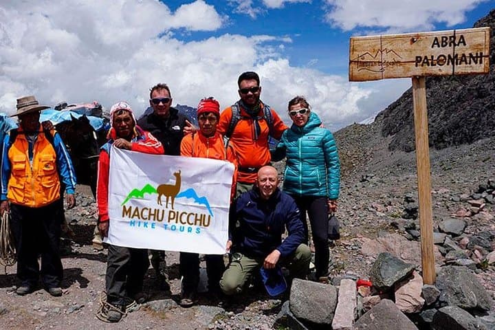 Ausangate Trek and Rainbow Mountain: 5-Day High-Altitude Trek from Cusco