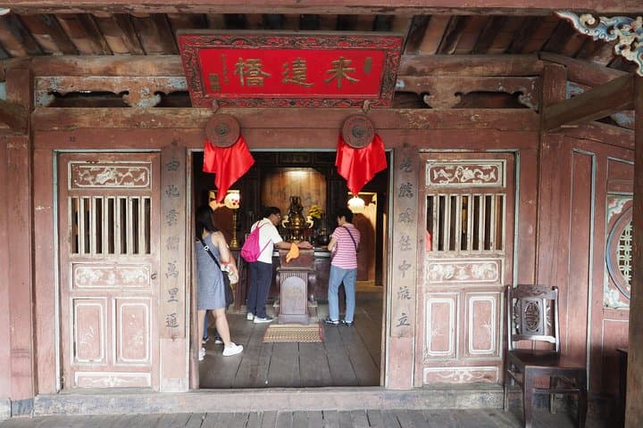 Hoi An Walking Tour: Coffee Workshop & Coco River Lantern Floating Experience photo 3