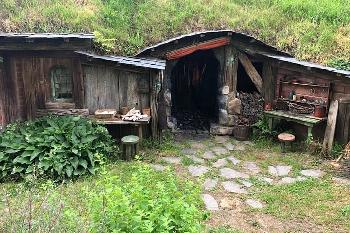 Private Luxury Hobbiton & Waitomo Glowworm Cave Tour from Auckland photo 5