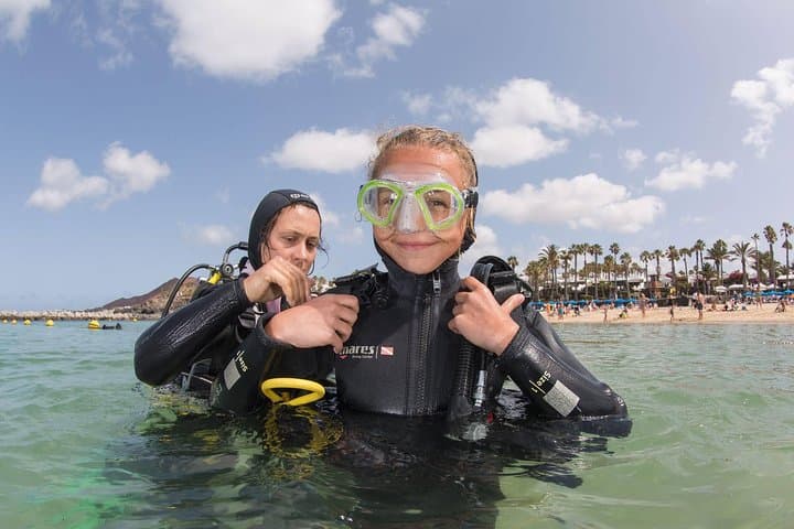 Children's PADI Bubblemaker Diving Experience in Puerto de Mogán, Gran Canaria