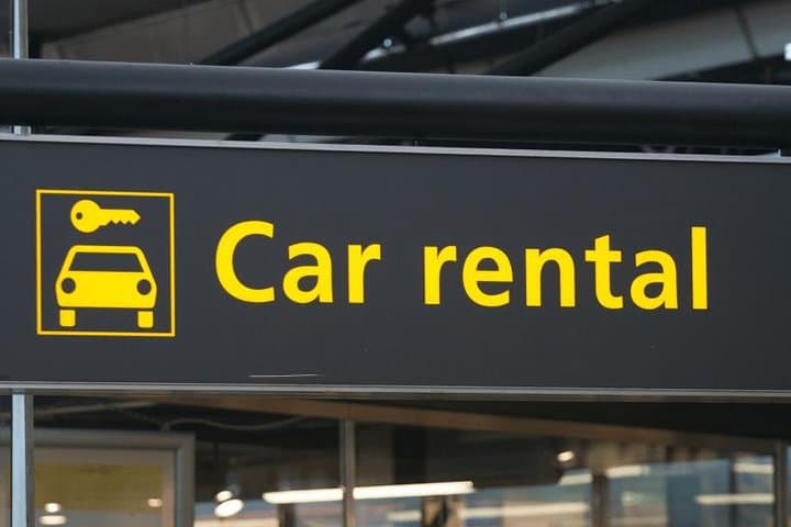 Sri Lanka Private Car Hire with Guide — Daily Chauffeur & Flexible Itineraries