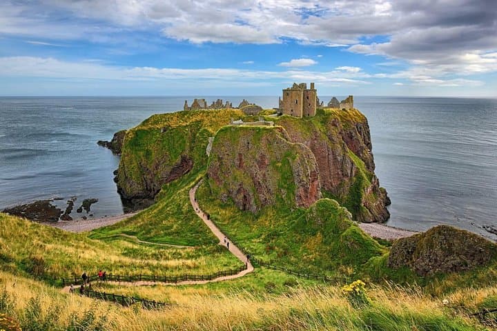 Aberdeen Transfer and Private Guided Tour: Castles, Coast & Distilleries photo 5