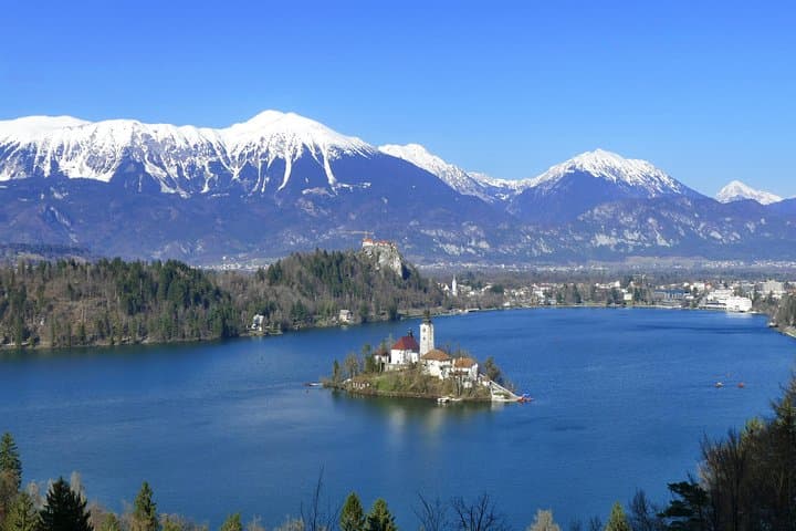 Half-Day Bled Lake Tour from Ljubljana — Pletna Ride & Castle Views photo 4