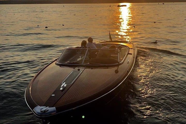 Private Riva Speedboat Cruise on Lake Como with Wine at Sunset